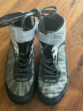 Rudis Kids High-Top Wrestling Sneakers in Black & Gray